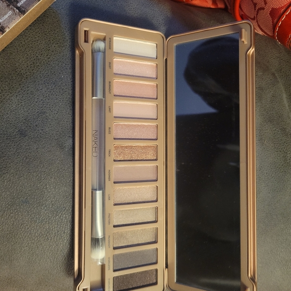 Brand new Naked 3 pallet - Picture 2 of 2